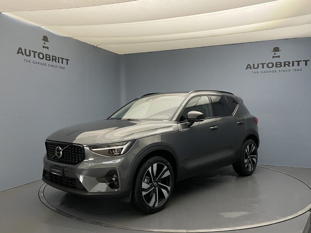 Volvo XC40 2.0 B3 MH Plus Dark