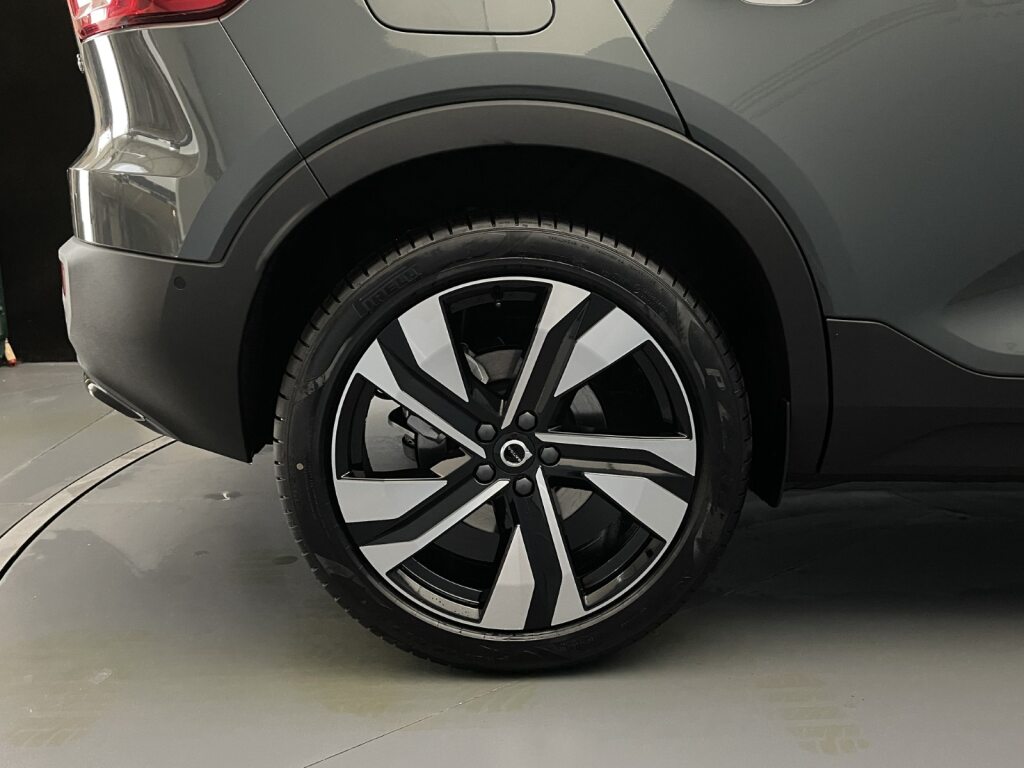 Volvo XC40 2.0 B3 MH Plus Dark