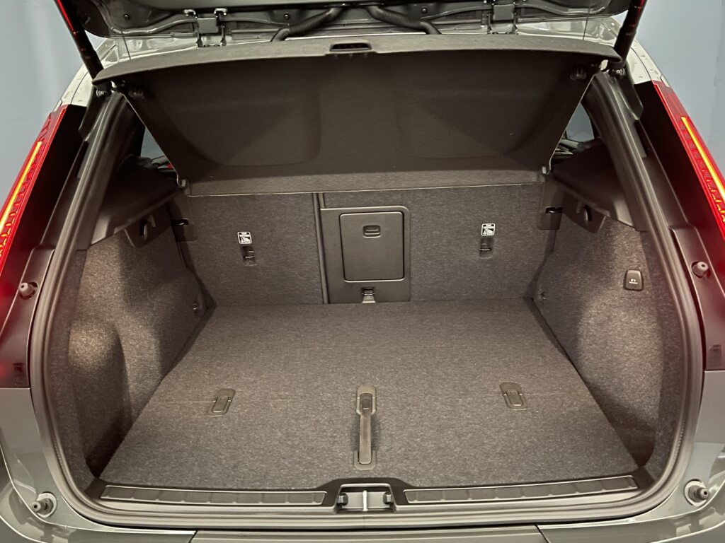 Volvo XC40 2.0 B3 MH Plus Dark