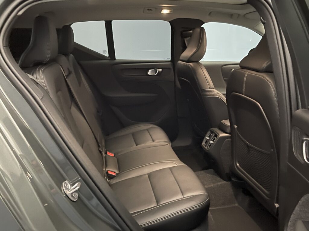 Volvo XC40 2.0 B3 MH Plus Dark