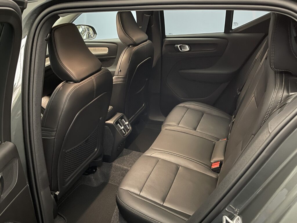 Volvo XC40 2.0 B3 MH Plus Dark