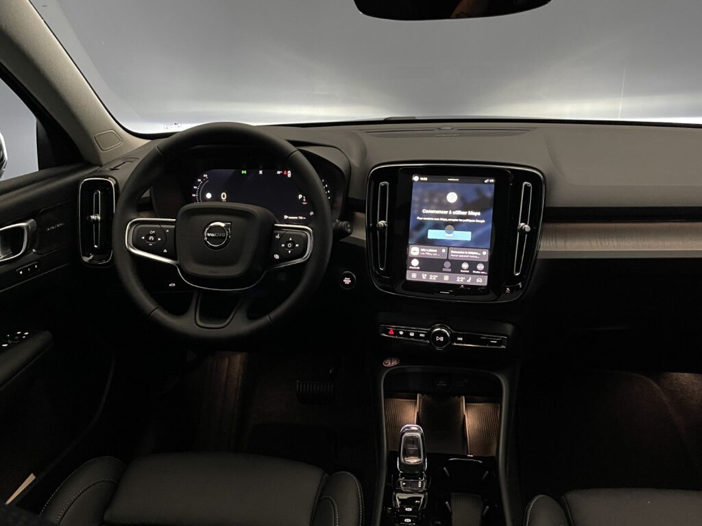 Volvo XC40 2.0 B3 MH Plus Dark