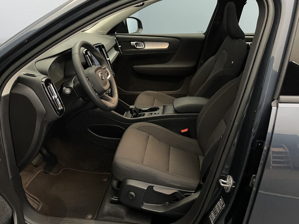 Volvo XC40 2.0 B4 MH Momentum AWD