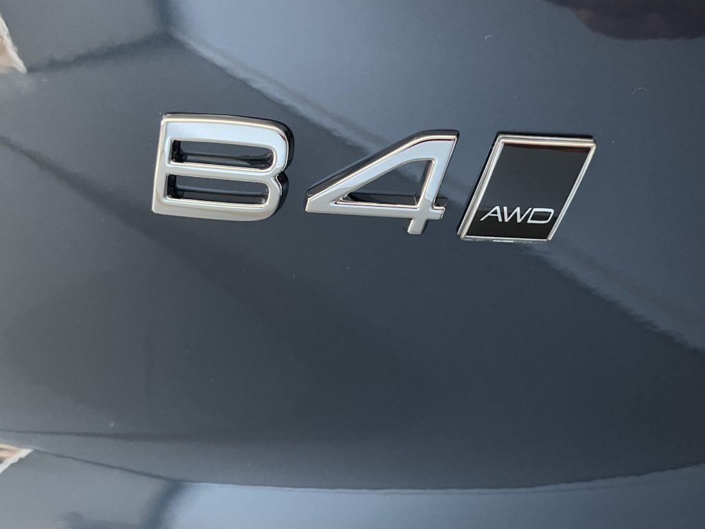 Volvo XC40 2.0 B4 MH Momentum AWD