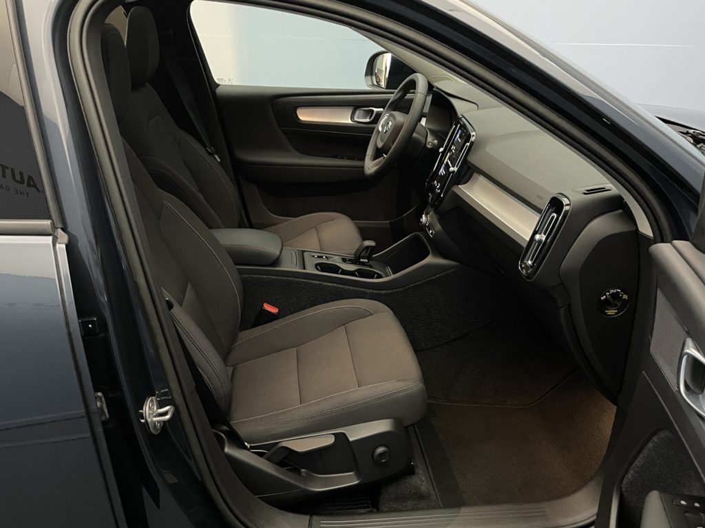 Volvo XC40 2.0 B4 MH Momentum AWD