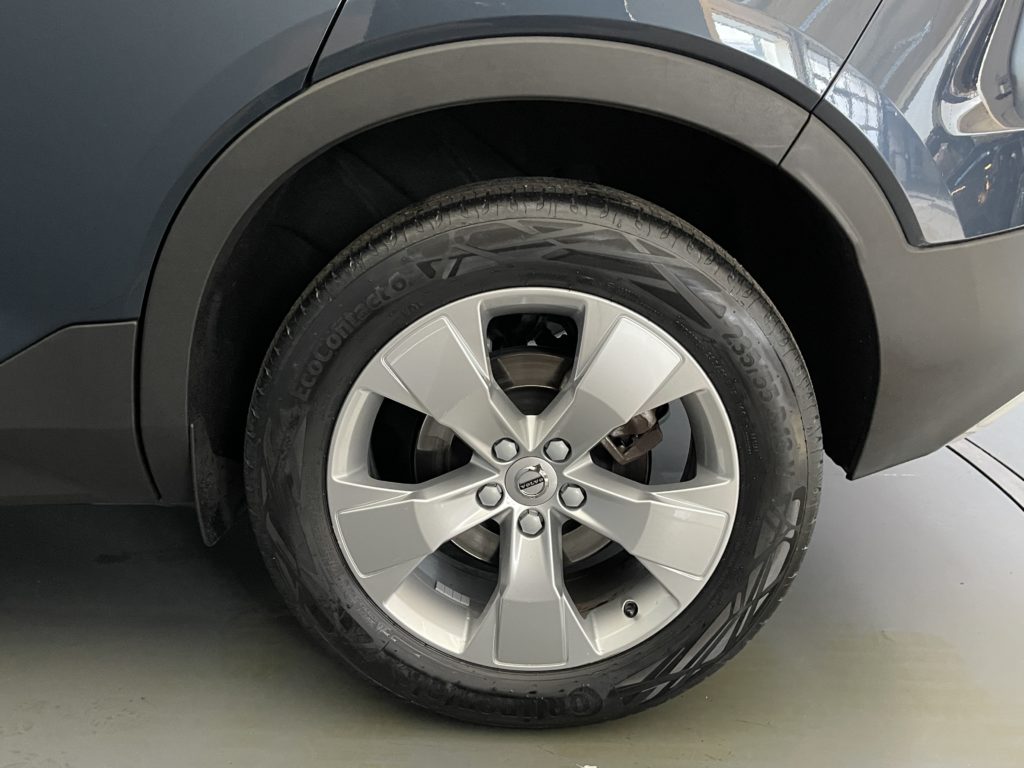 Volvo XC40 2.0 B4 MH Momentum AWD