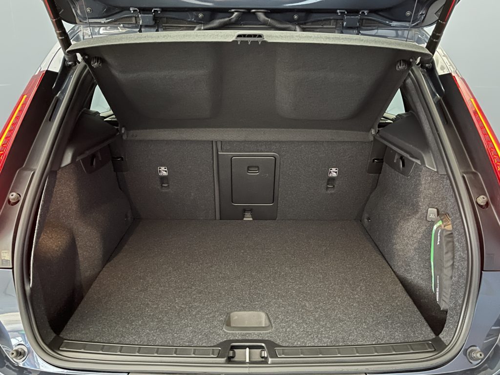 Volvo XC40 2.0 B4 MH Momentum AWD