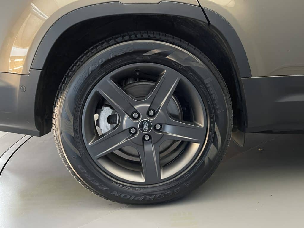 Land Rover Defender 130 3.0 D I6 SE