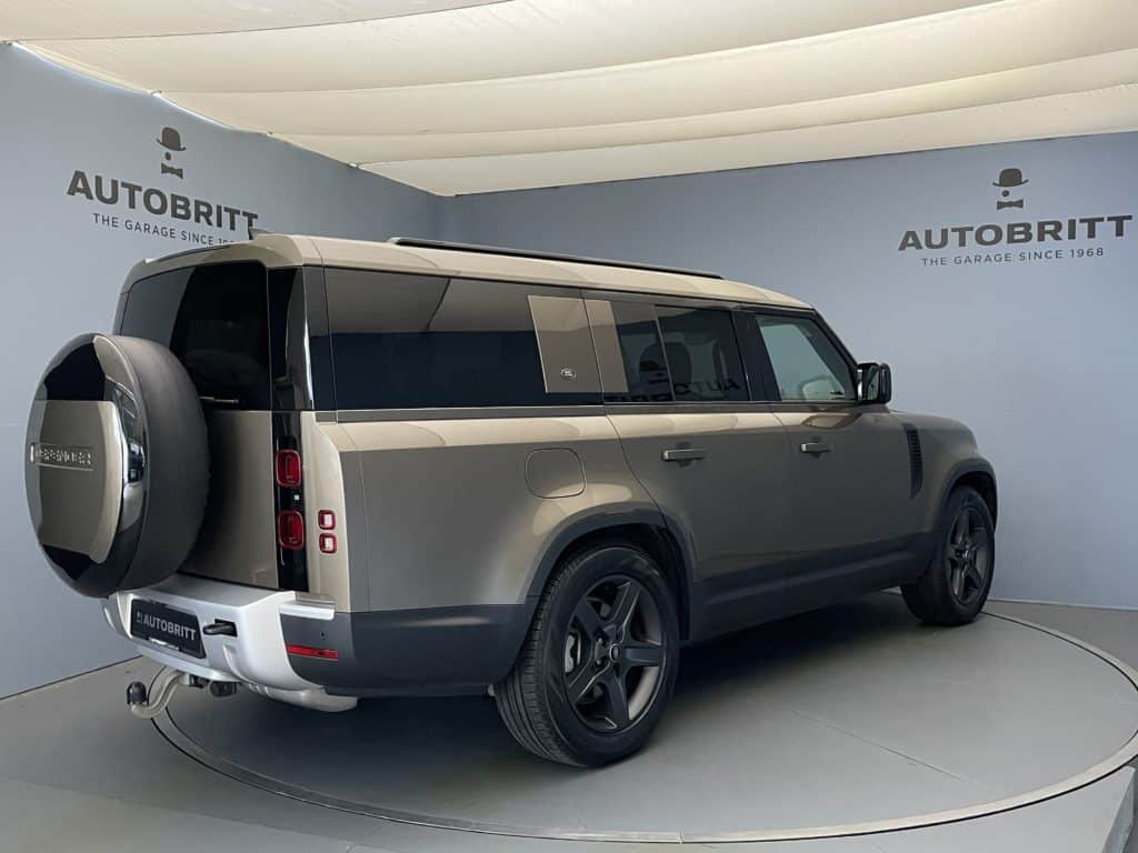 Land Rover Defender 130 3.0 D I6 SE