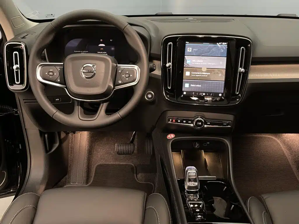 Volvo XC40 2.0 B3 MH Plus Dark
