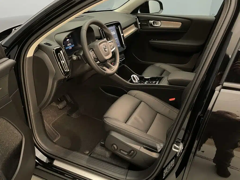 Volvo XC40 2.0 B3 MH Plus Dark