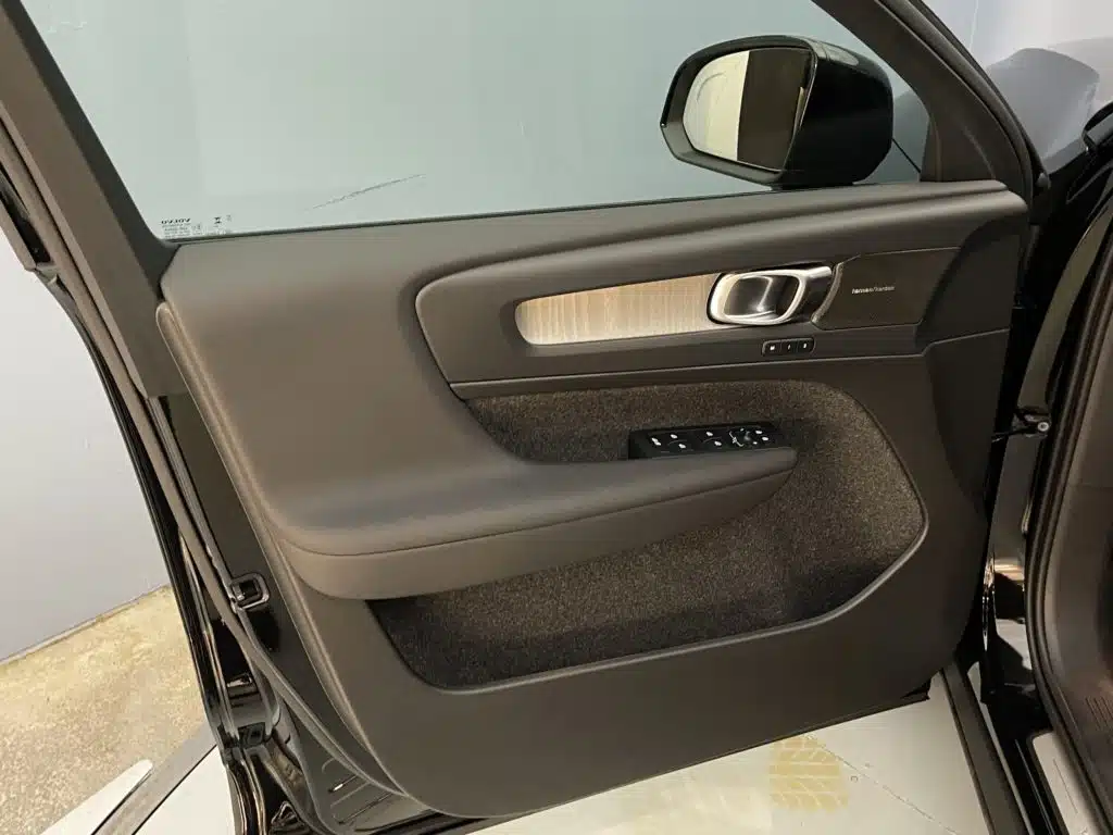 Volvo XC40 2.0 B3 MH Plus Dark