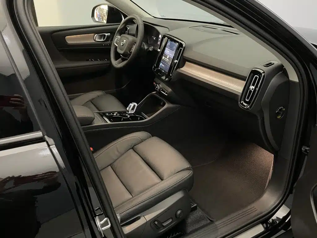 Volvo XC40 2.0 B3 MH Plus Dark