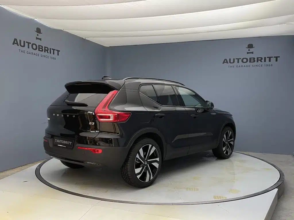 Volvo XC40 2.0 B3 MH Plus Dark
