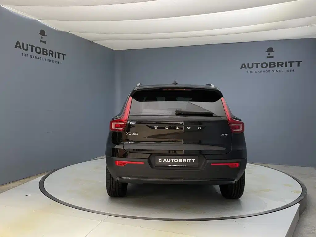 Volvo XC40 2.0 B3 MH Plus Dark