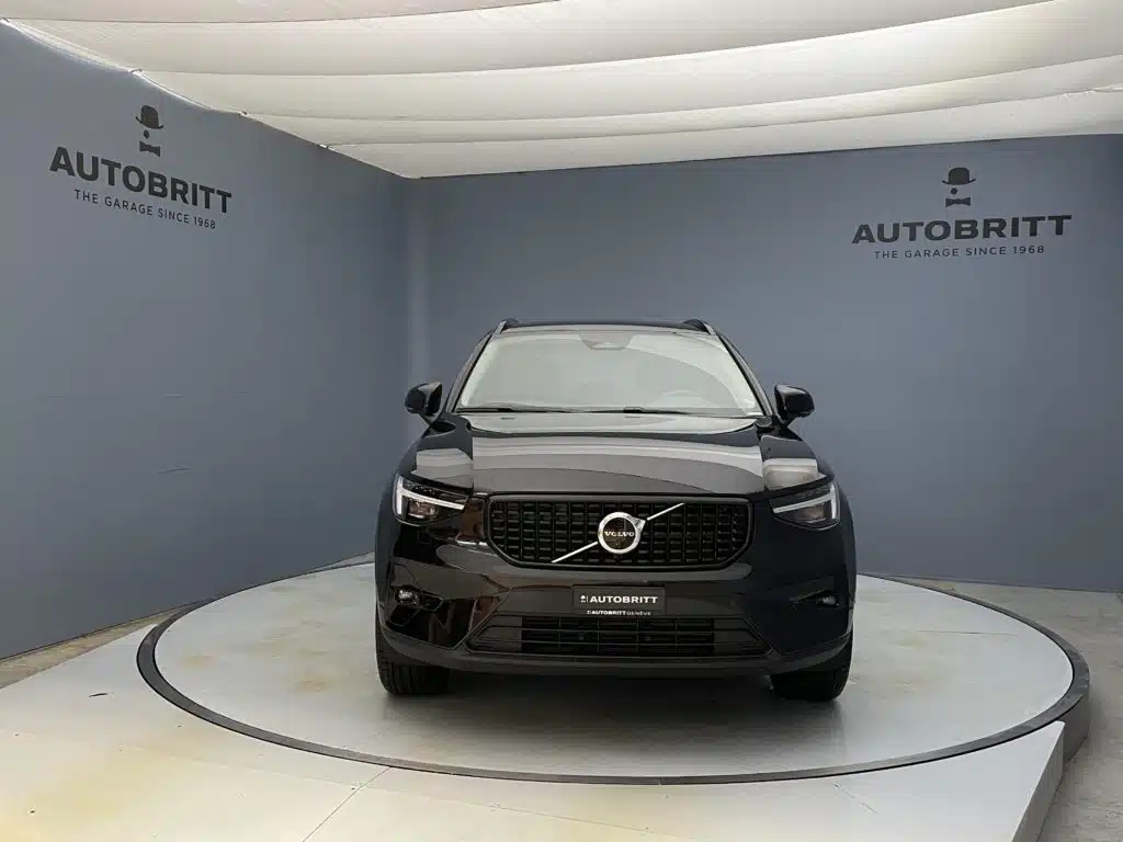 Volvo XC40 2.0 B3 MH Plus Dark