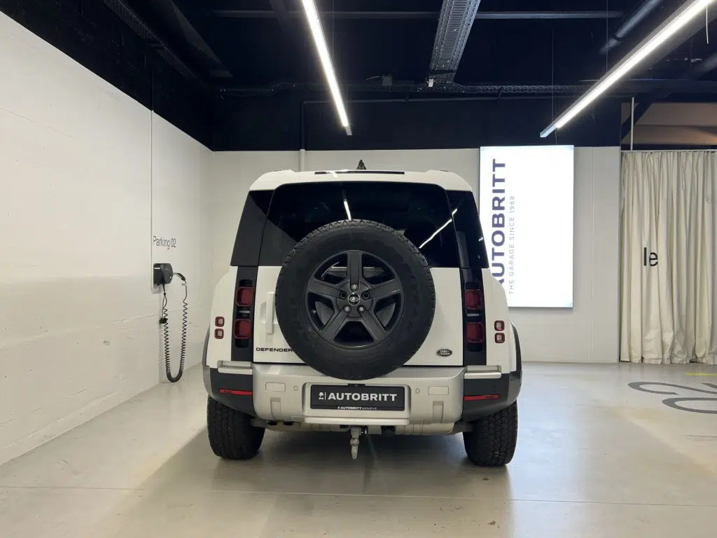 Land Rover Defender 110 3.0 D I6 250