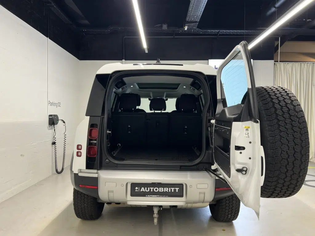 Land Rover Defender 110 3.0 D I6 250