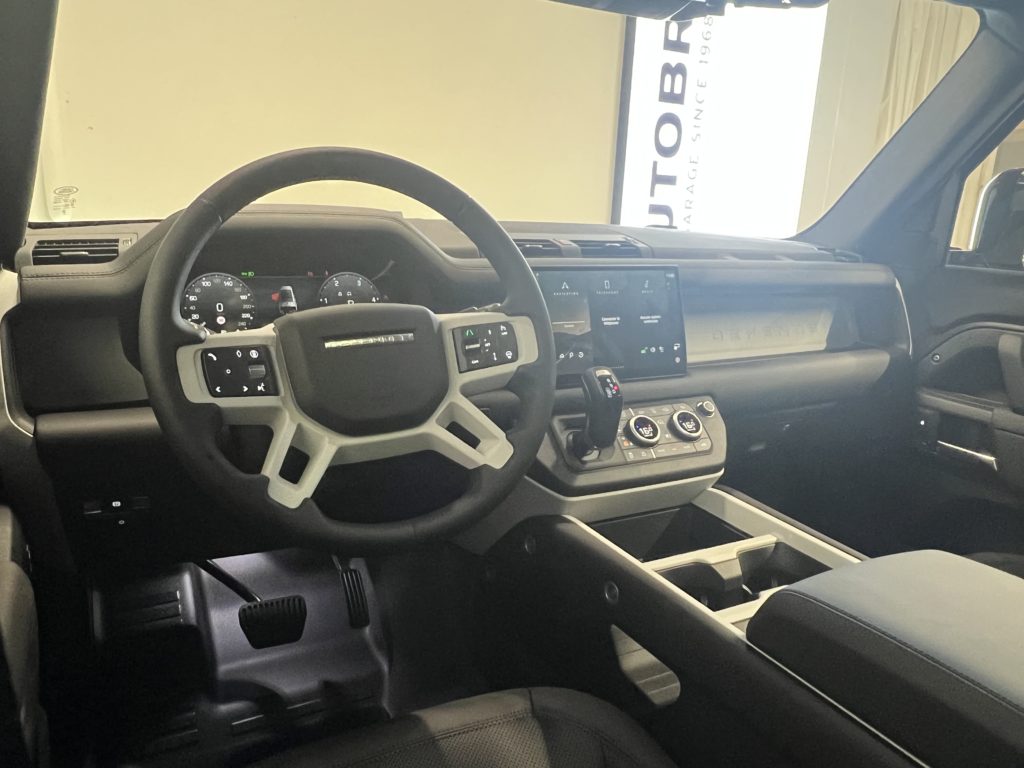 Land Rover Defender 130 3.0 D I6 S