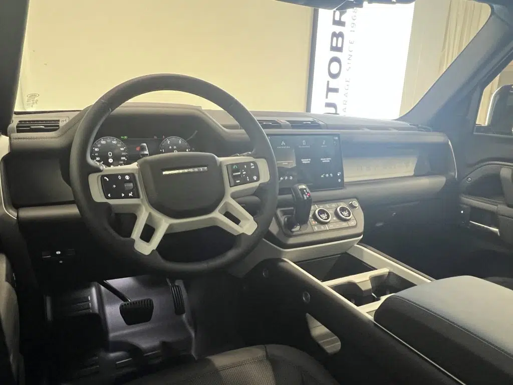 Land Rover Defender 130 3.0 D I6 S