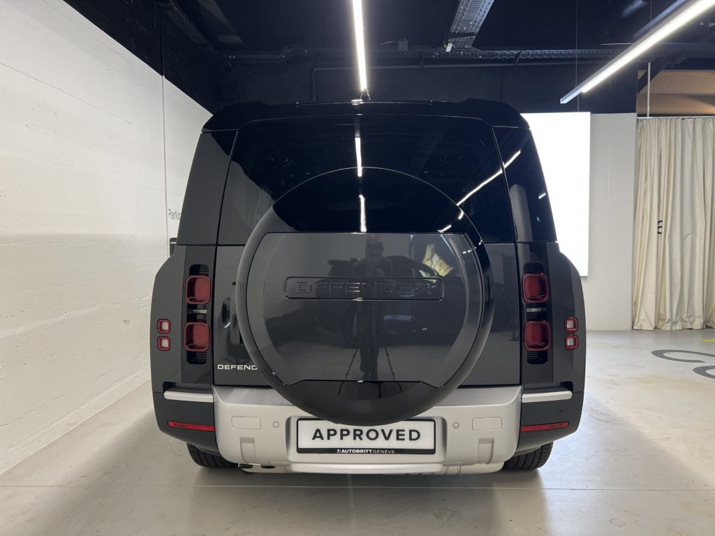 Land Rover Defender 130 3.0 D I6 S