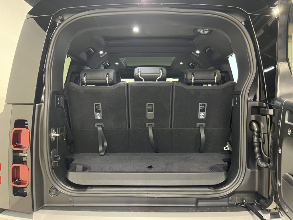 Land Rover Defender 130 3.0 D I6 S