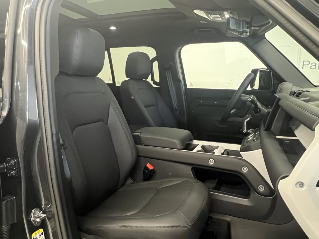 Land Rover Defender 130 3.0 D I6 S