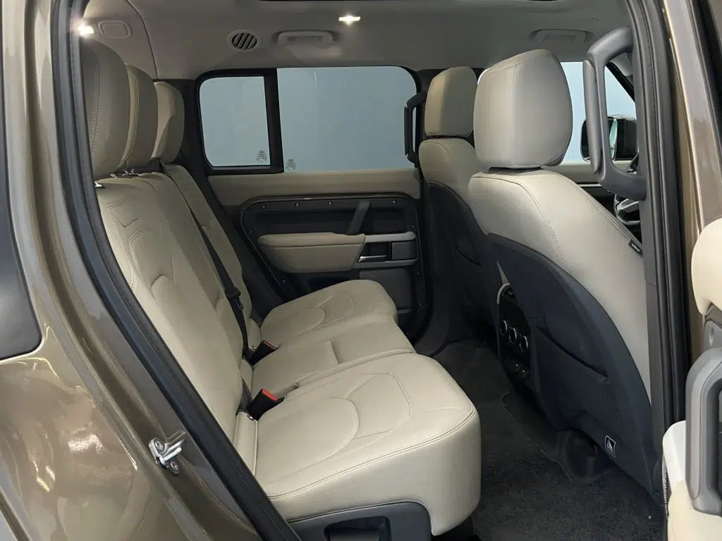 Land Rover Defender 130 3.0 D I6 SE