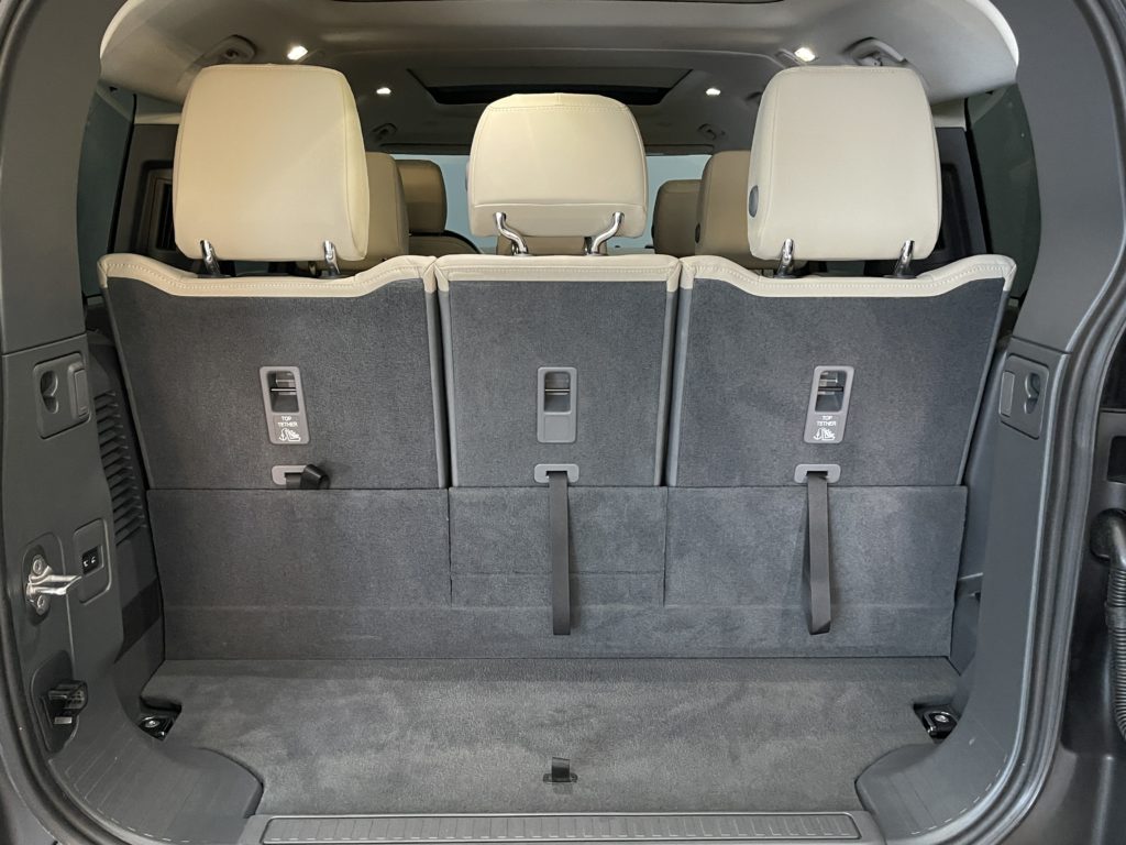 Land Rover Defender 130 3.0 D I6 SE