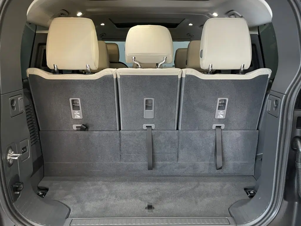 Land Rover Defender 130 3.0 D I6 SE