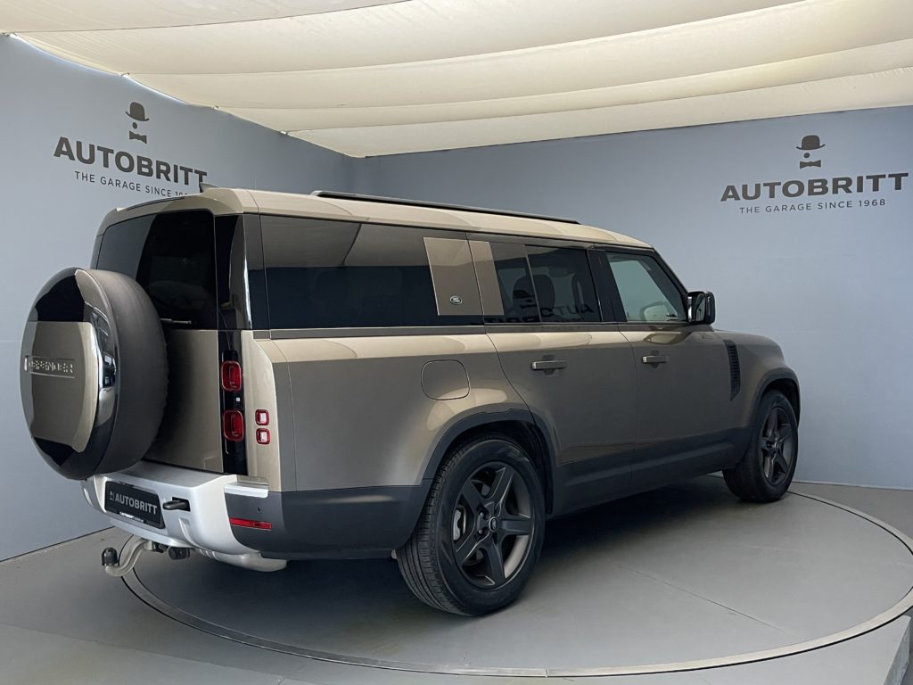 Land Rover Defender 130 3.0 D I6 SE