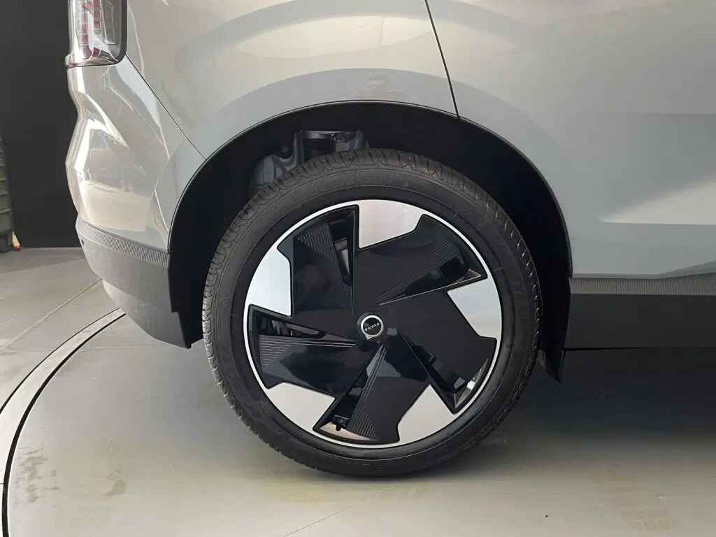 Volvo EX30 Single Motor Extended Range