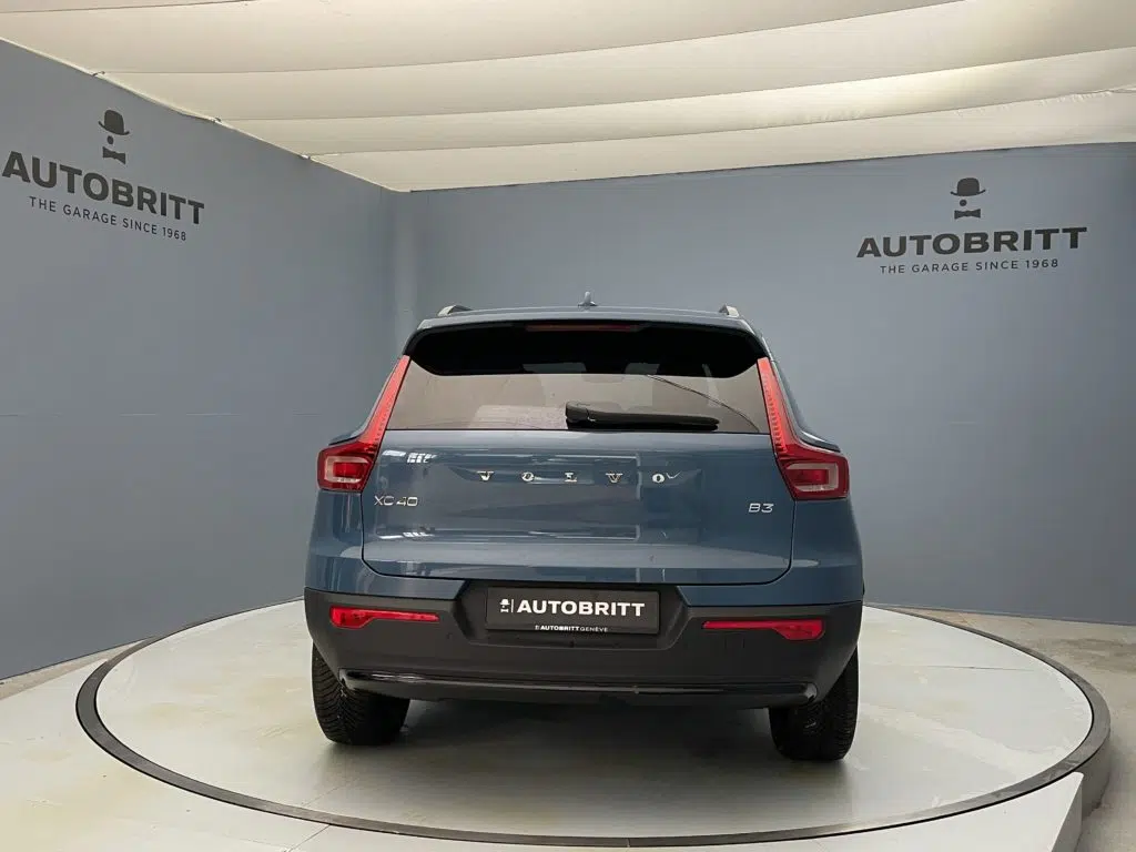 Volvo XC40 2.0 B3 MH Plus Dark