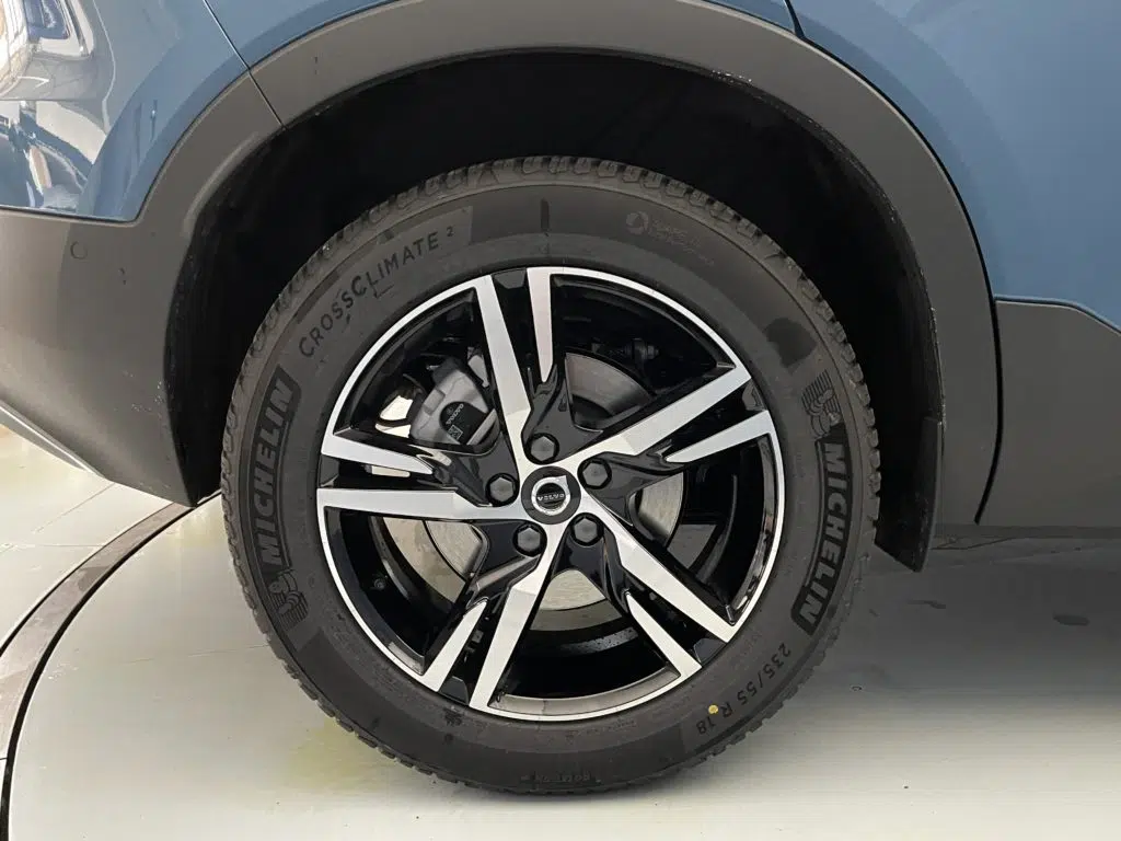 Volvo XC40 2.0 B3 MH Plus Dark