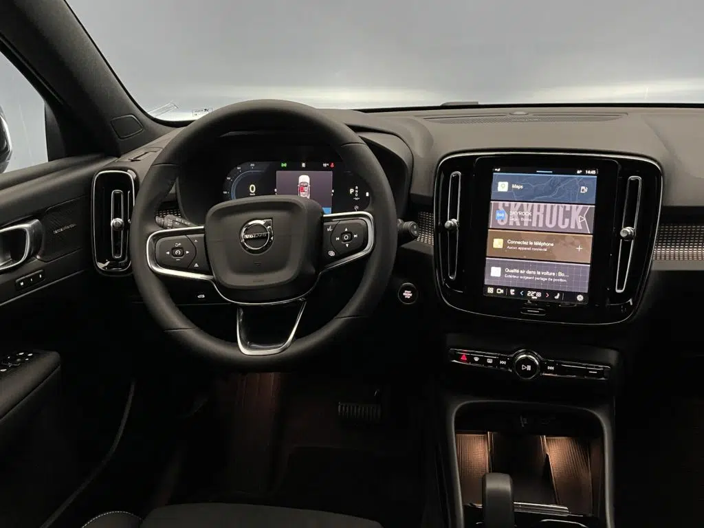 Volvo XC40 2.0 B3 MH Plus Dark