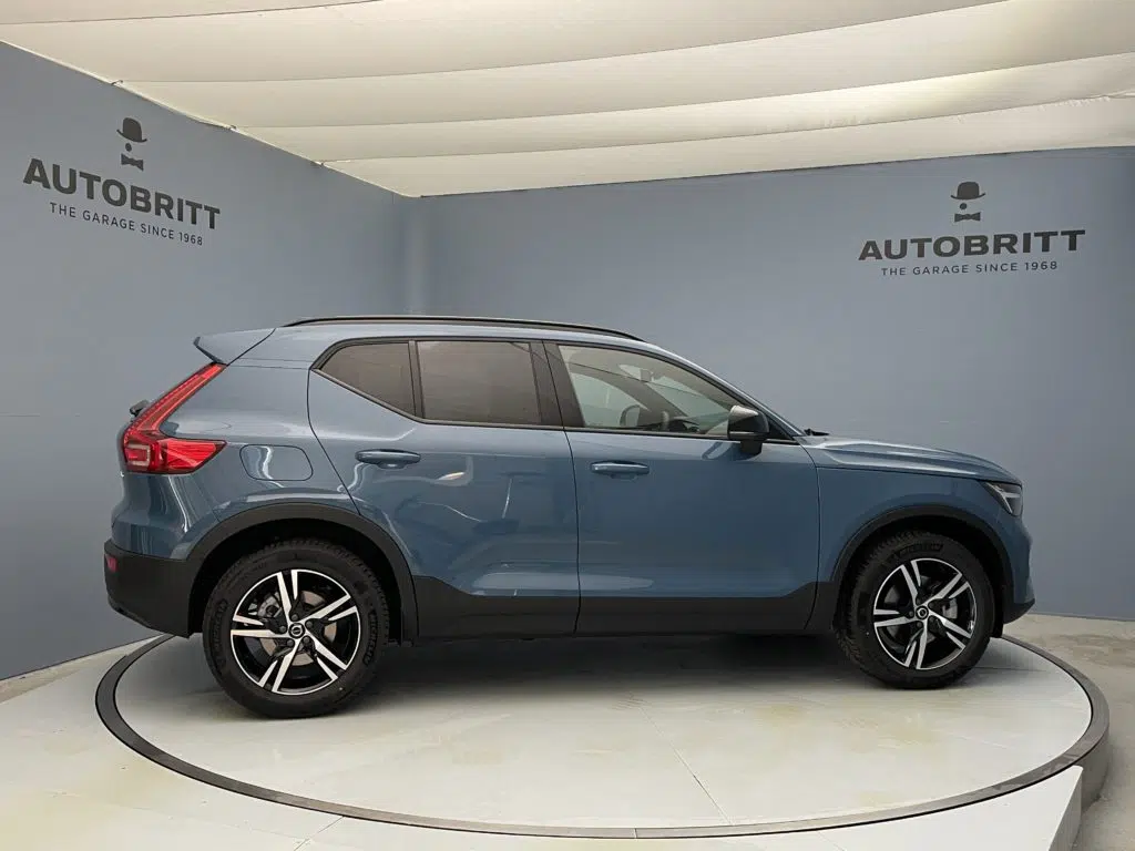 Volvo XC40 2.0 B3 MH Plus Dark