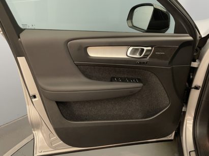 Volvo XC40 2.0 B3 MH Plus Dark