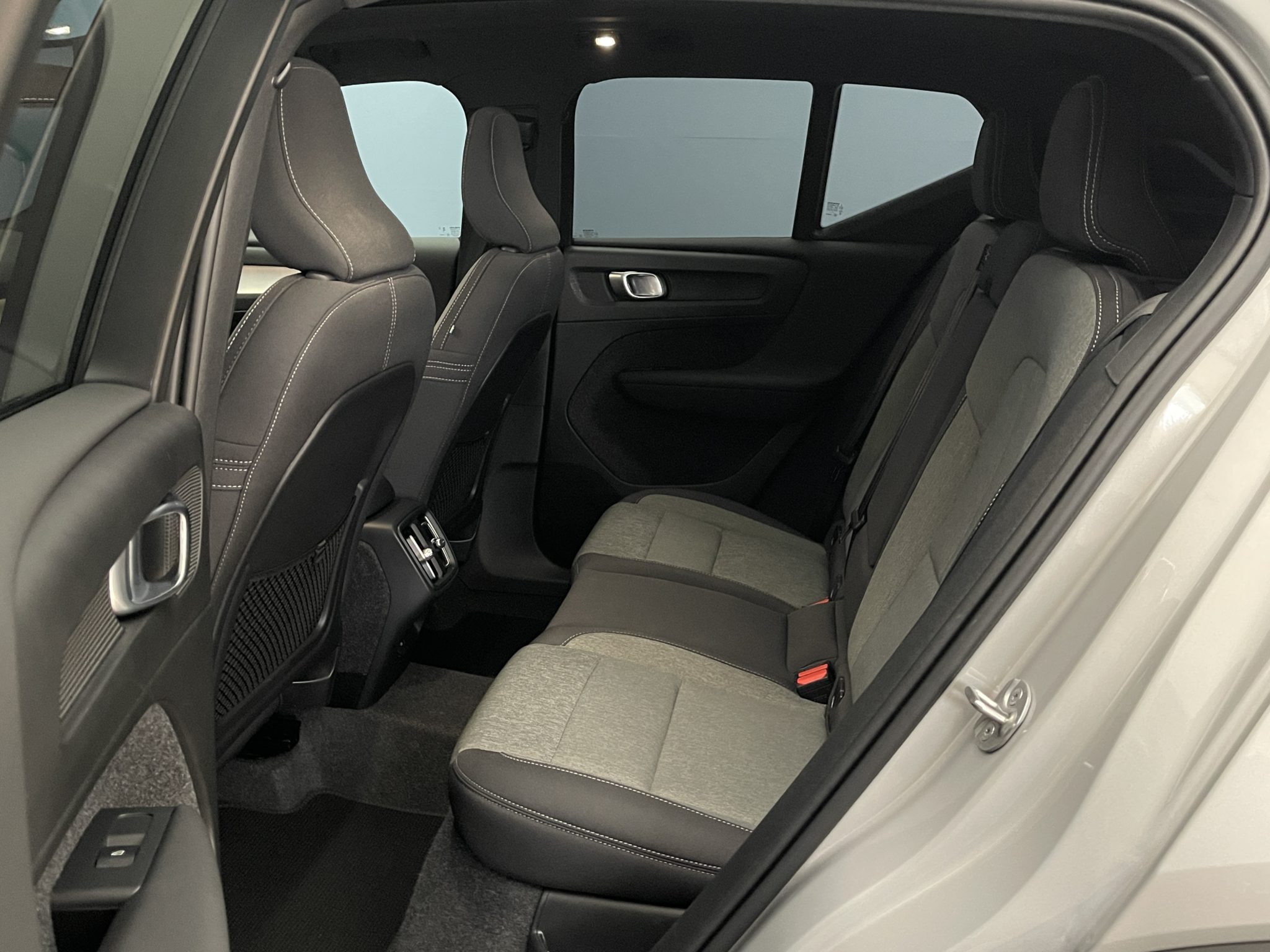 Volvo XC40 2.0 B3 MH Plus Dark