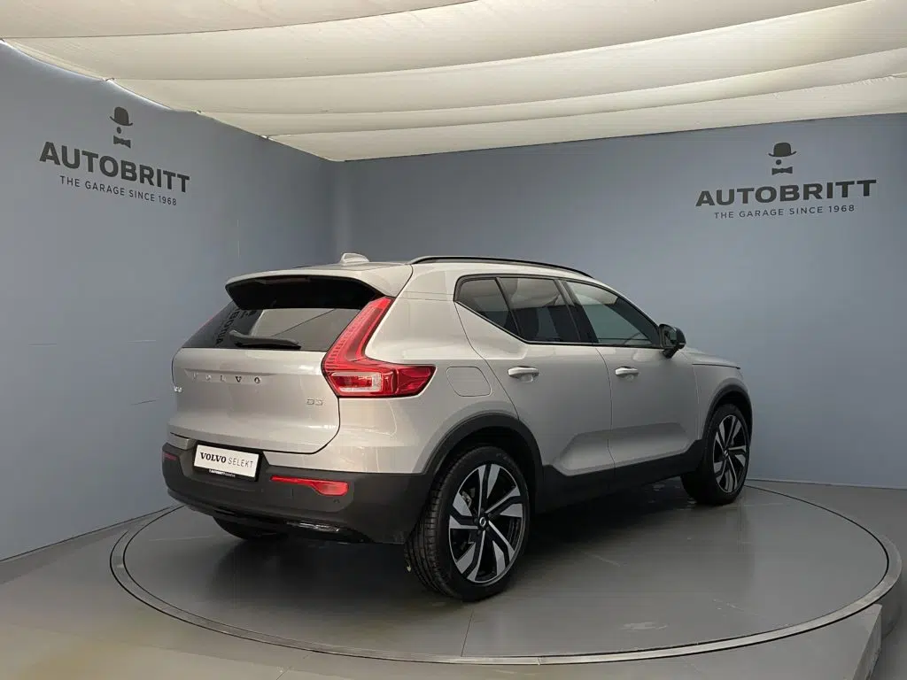 Volvo XC40 2.0 B3 MH Plus Dark