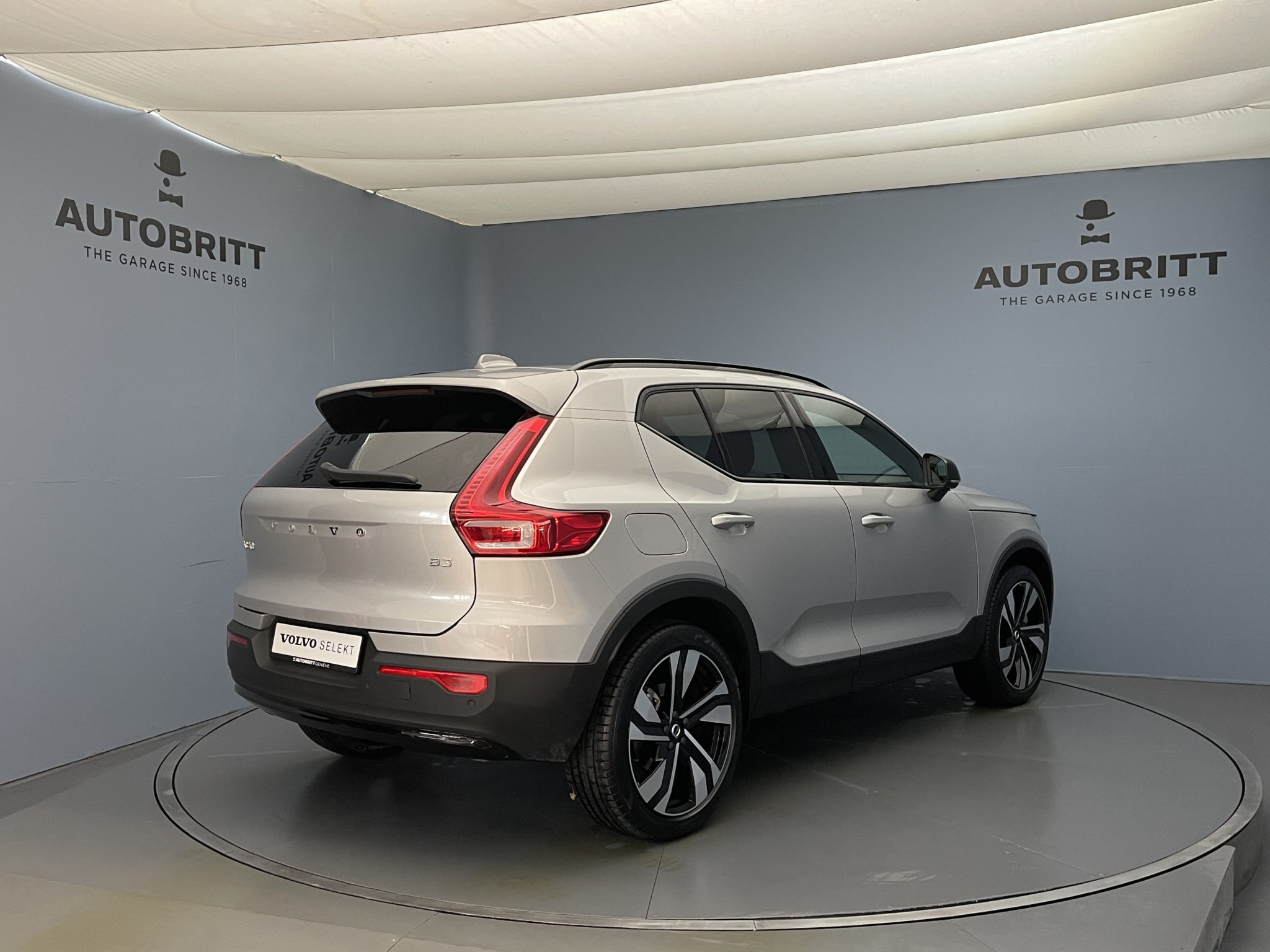 Volvo XC40 2.0 B3 MH Plus Dark
