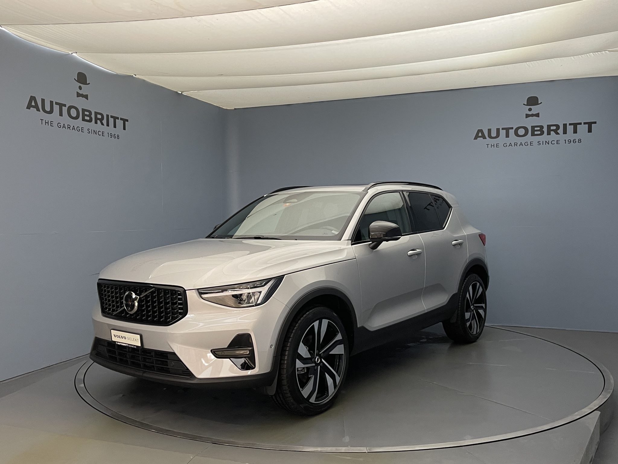 Volvo XC40 2.0 B3 MH Plus Dark