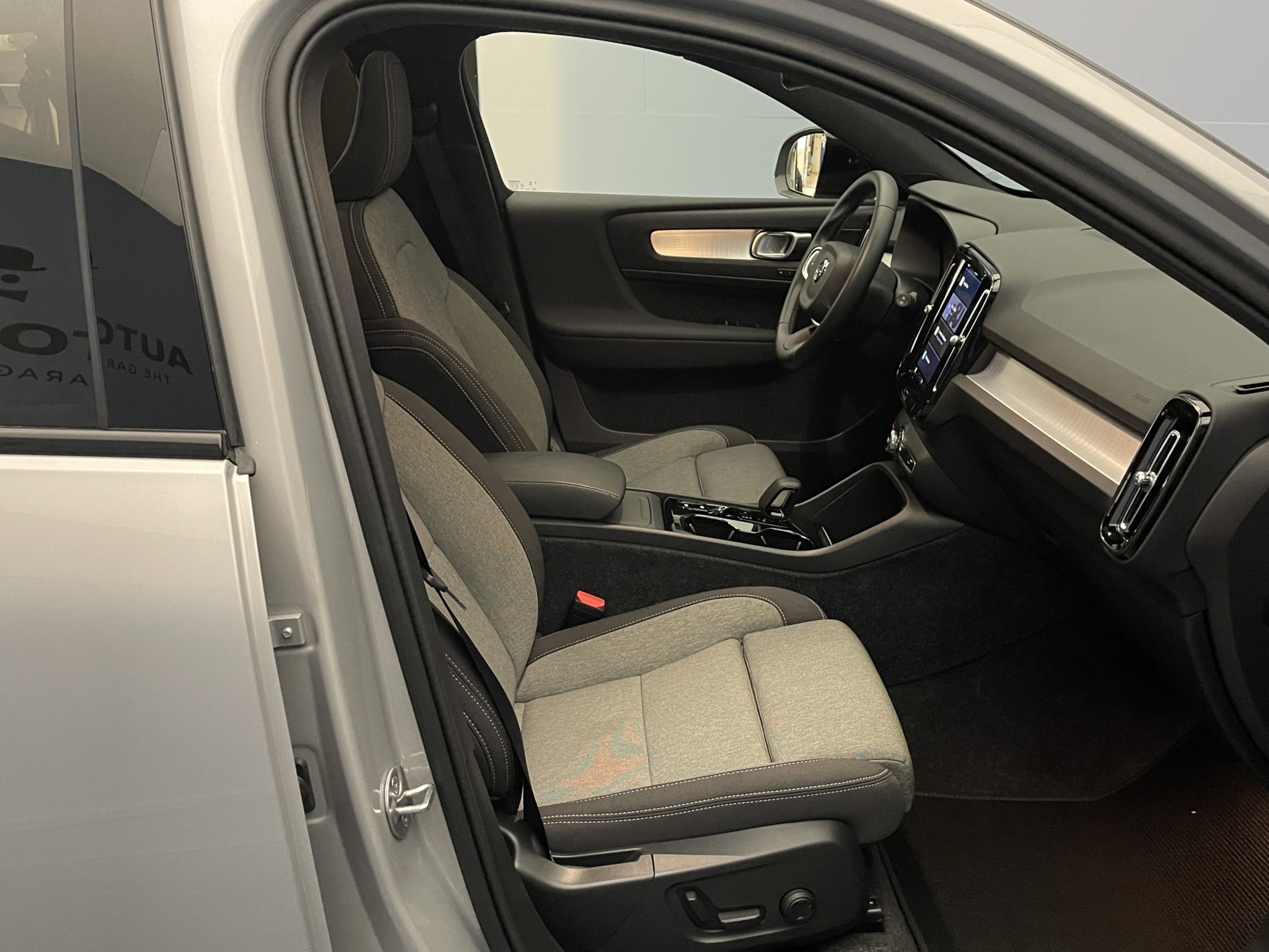 Volvo XC40 2.0 B3 MH Plus Dark