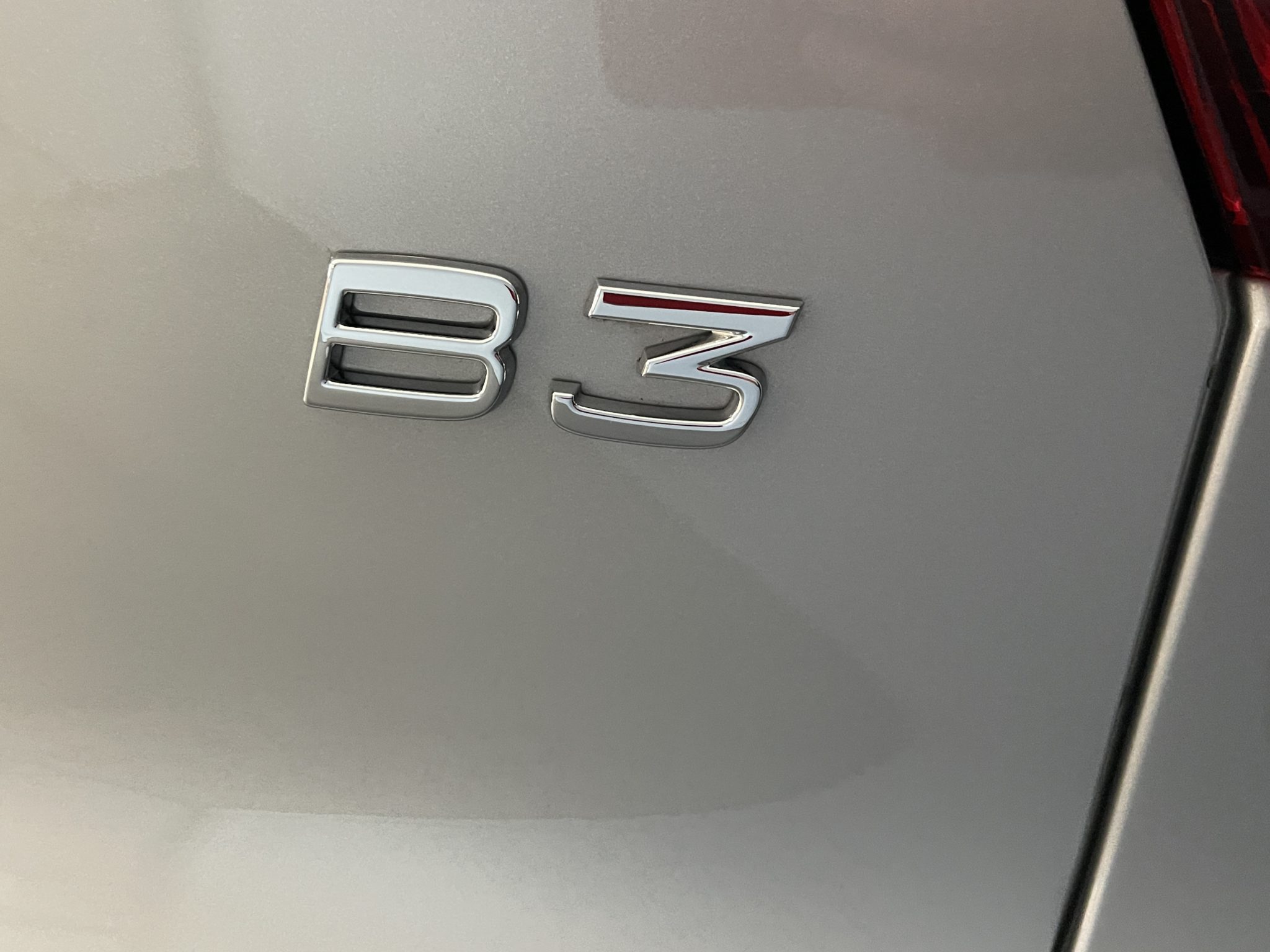 Volvo XC40 2.0 B3 MH Plus Dark