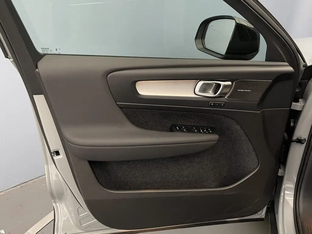 Volvo XC40 2.0 B3 MH Plus Dark