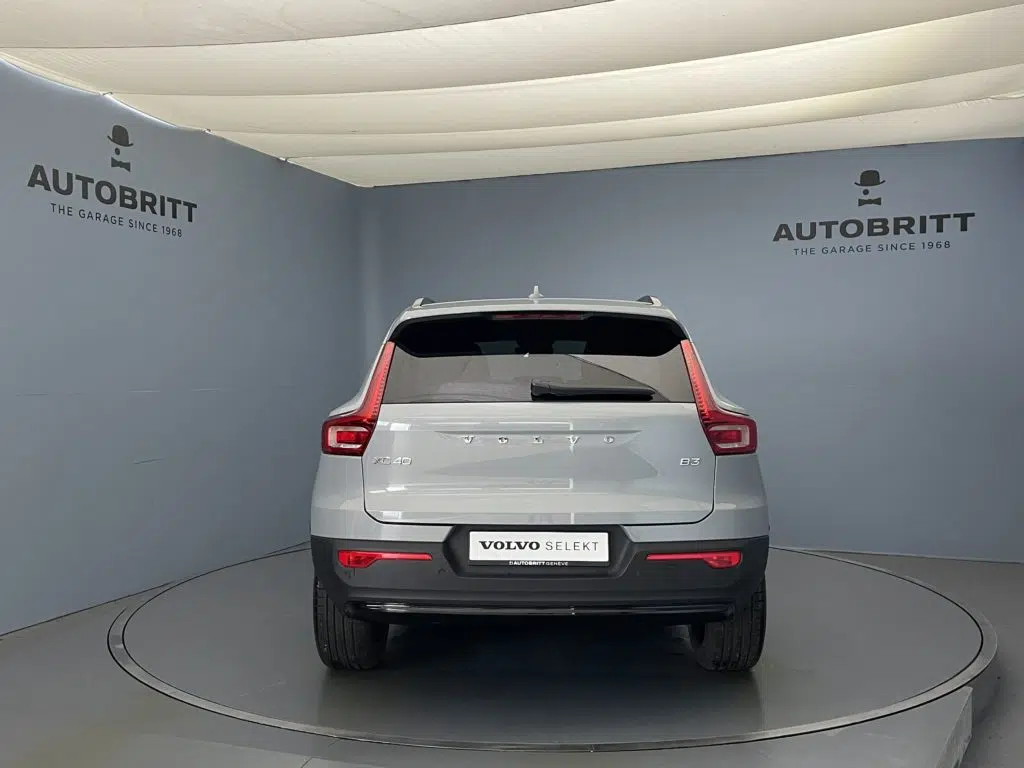 Volvo XC40 2.0 B3 MH Plus Dark