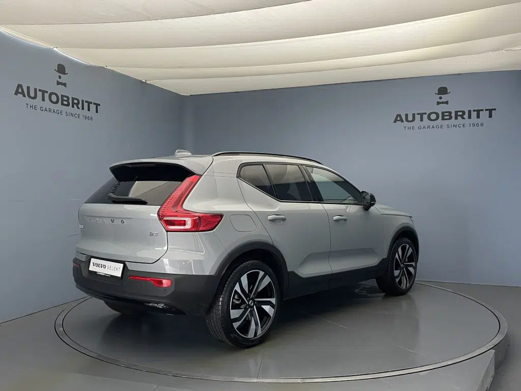 Volvo XC40 2.0 B3 MH Plus Dark