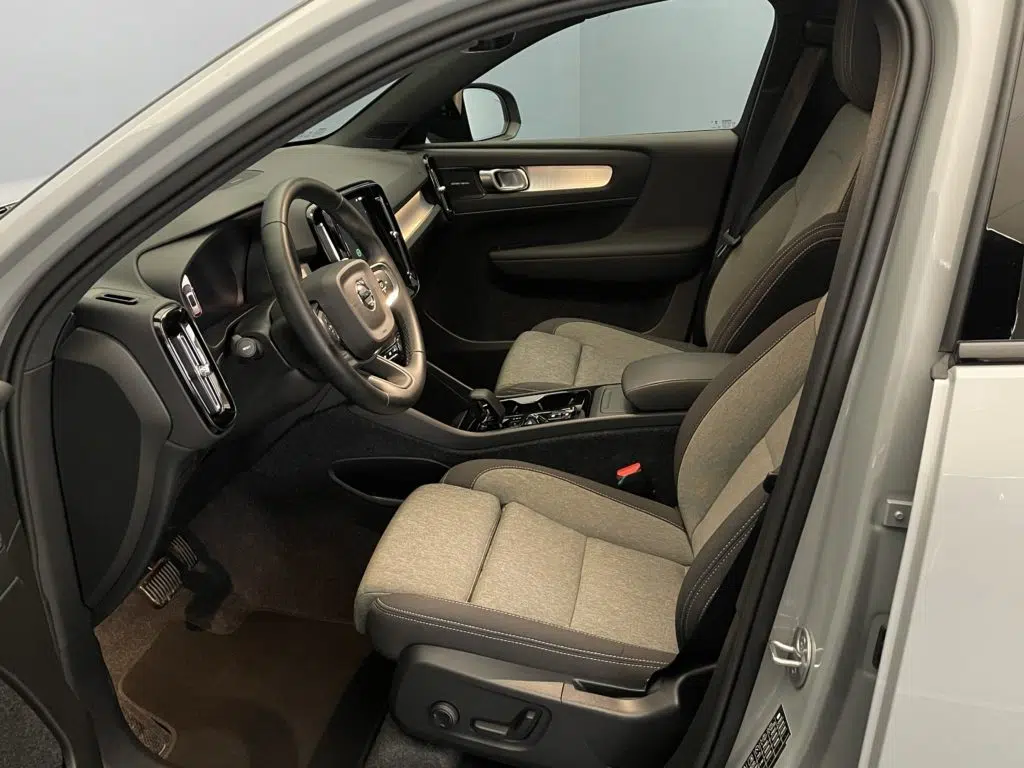 Volvo XC40 2.0 B3 MH Plus Dark