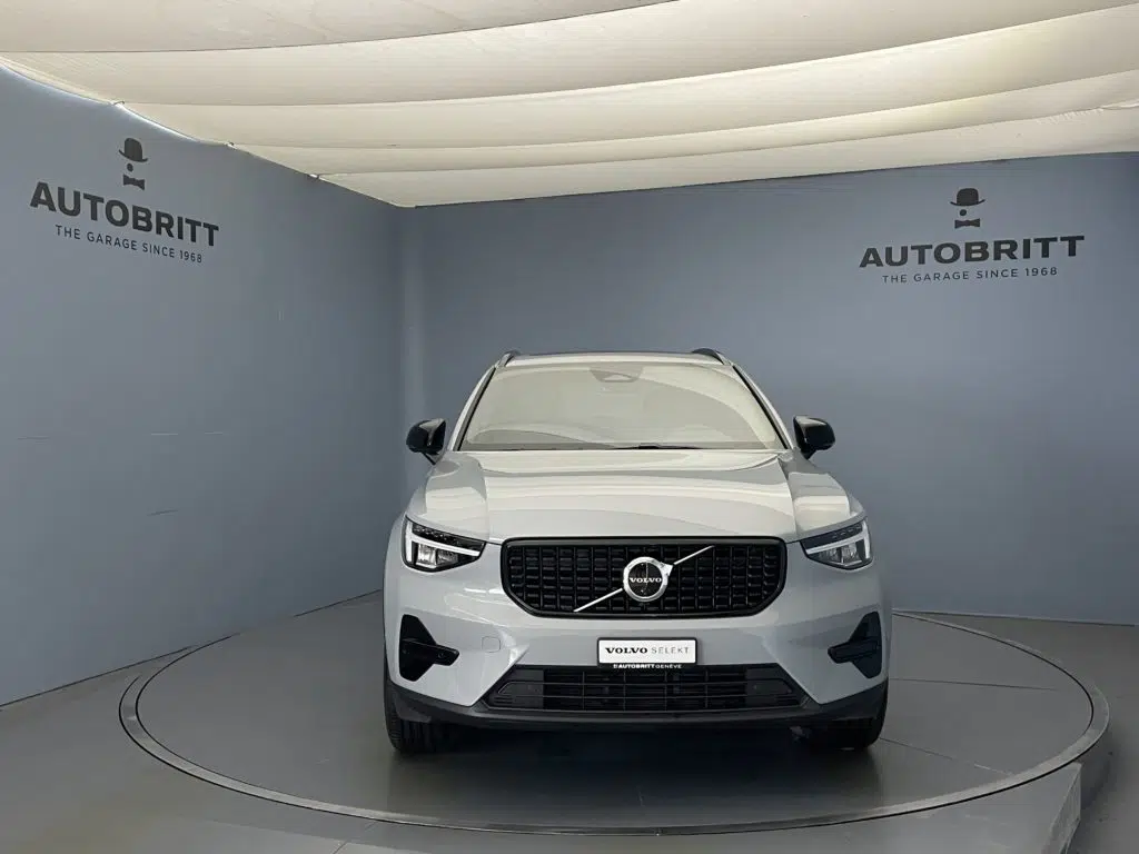 Volvo XC40 2.0 B3 MH Plus Dark
