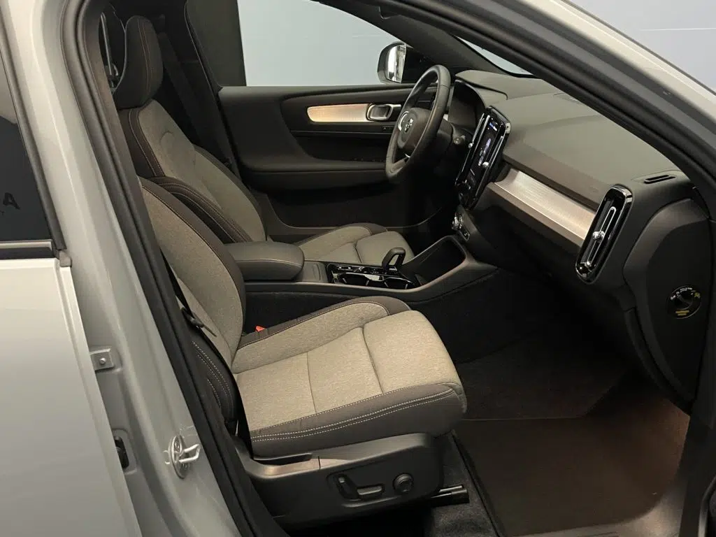 Volvo XC40 2.0 B3 MH Plus Dark