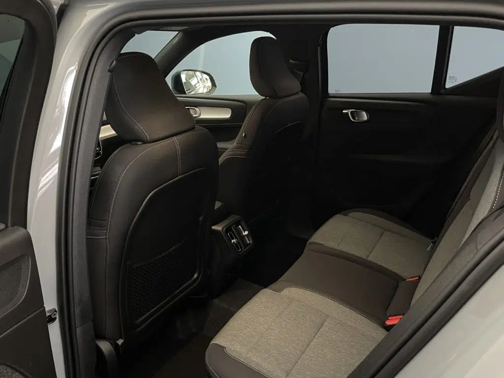 Volvo XC40 2.0 B3 MH Plus Dark